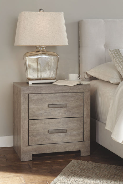 Ashley Culverbach Queen Panel Bed with Mirrored Dresser, Gray